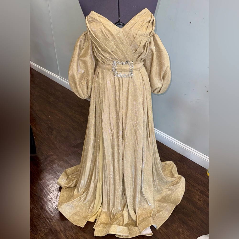 Elegant‎ Gold Evening Gown with detached puffy sleeves